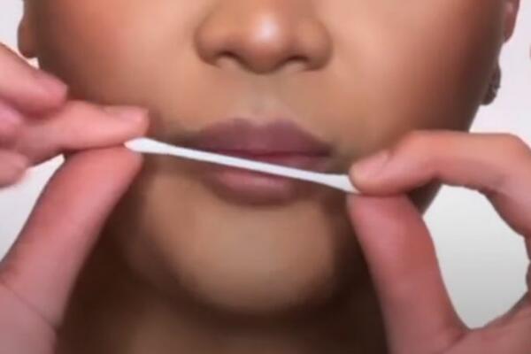 UZELA JE ŠTAPIĆ ZA UŠI I STAVILA OVDE: Rezultat je bio NEVEROVATAN (VIDEO)