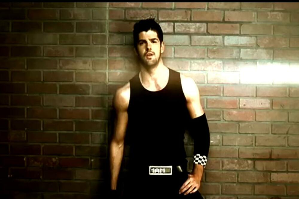 DEVOJKE CELOG SVETA SU SE LOŽILE NA OVOG HOT MACANA: Prošlo je 15 godina i on danas OVAKO IZGLEDA!