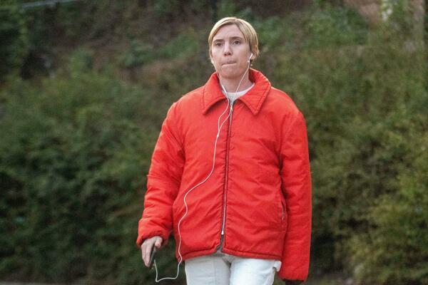 ONA JE NOVA DEVOJKA GLUMCA ZA KOJIM UZDIŠU SVE ŽENE: Izgleda da je svratio kod KOMŠINICE na KAFU i ostao malo DUŽE!