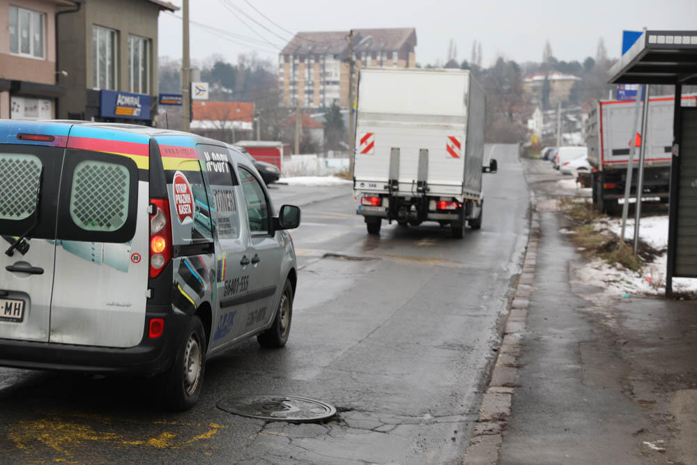 Rupe, rupe na putu, Železnik