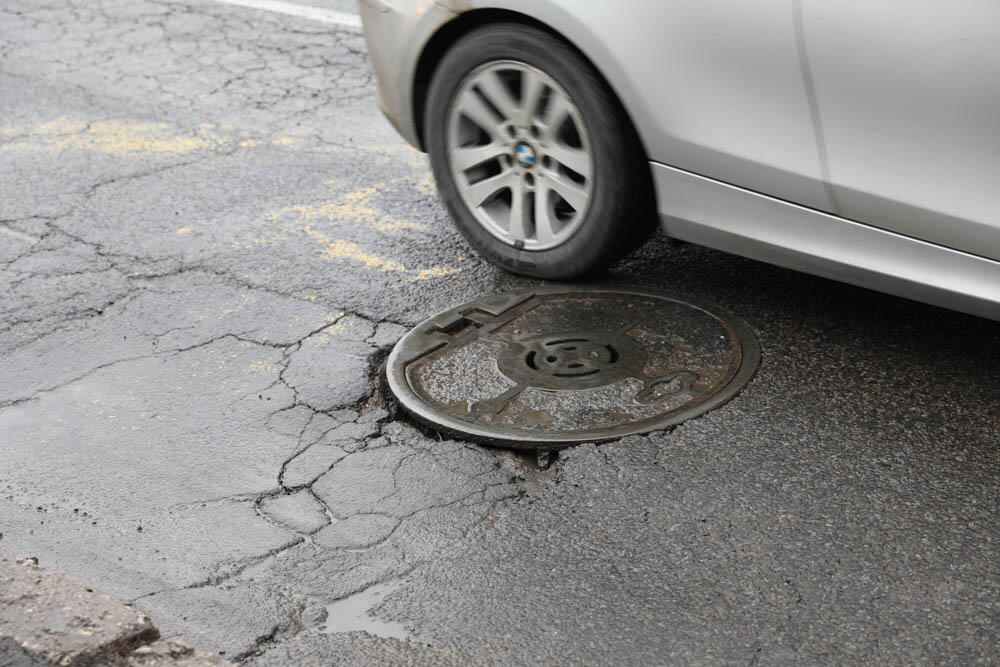 Rupe, rupe na putu, Železnik