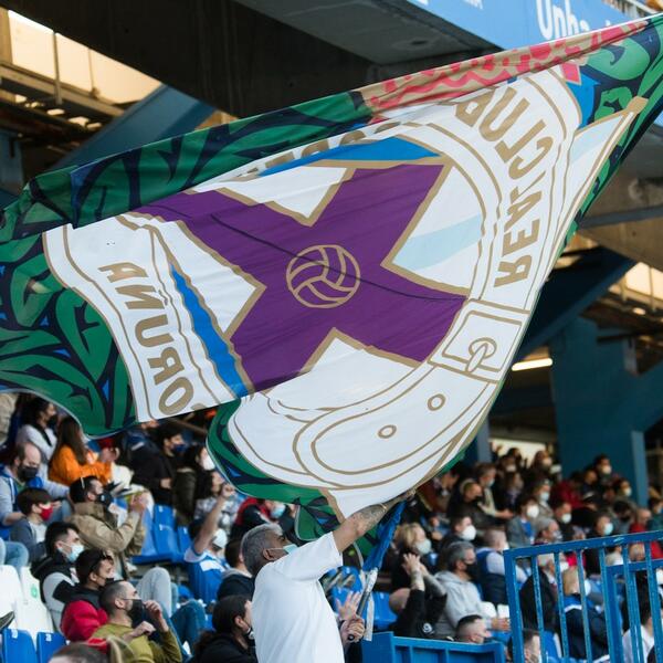 PROSLAVA GOLA SE ZAMALO TRAGIČNO ZAVRŠILA: SRUŠILA SE TRIBINA sa navijačima Deportiva!