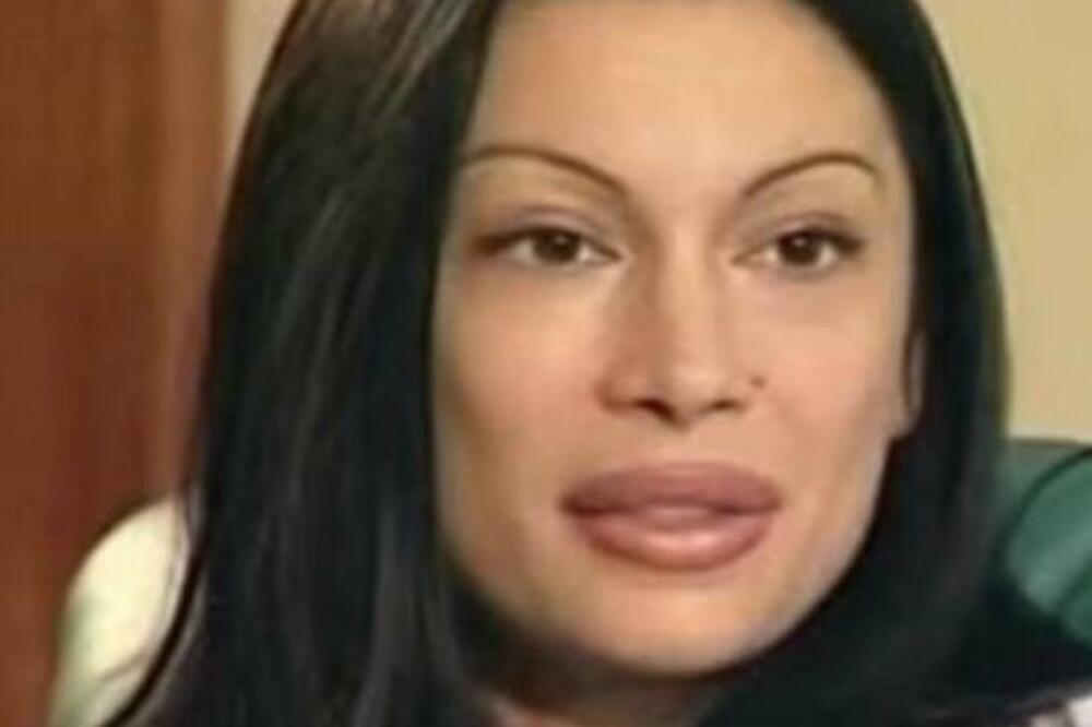 OVA BOMBA JE BIVŠA SNAJKA SLOBE MILOŠEVIĆA: Za vreme NEMAŠTINE prva imala SILIKONE, danas izgleda OVAKO