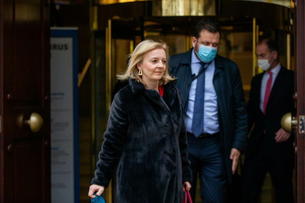 OGLASILA SE LIZ TRAS: Upozorila Kinu zbog 1 STVARI