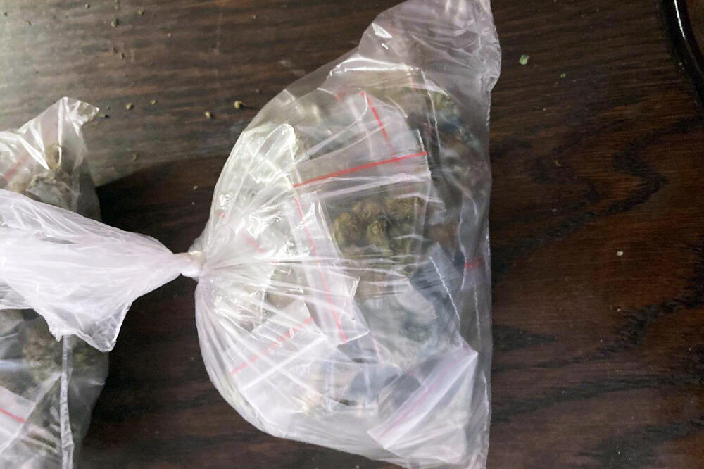 PALO VELIKO HAPŠENJE U ZEMUNU: U kući držao preko kilo marihuane