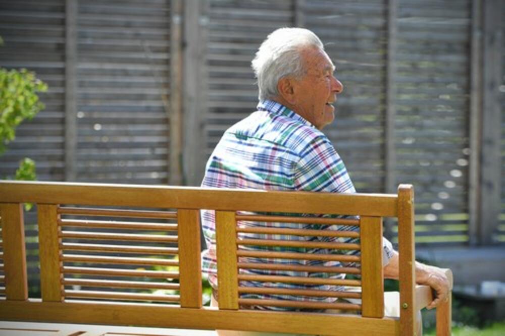 "PREKRASNA ŽENO": Svetlana (25) ostala u ŠOKU kad je od dede-udvarača (75) dobila OVO pismo!