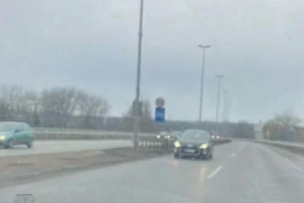 BAHATA VOŽNJA NA MOSTU SLOBODE U NOVOM SADU: Automobilom išao u KONTRA SMERU, VEOMA OPASNO! (FOTO)