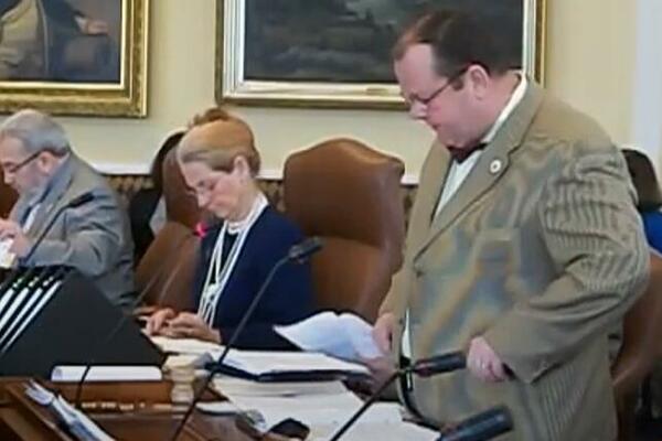 UMRO POLITIČAR: Decenije je proveo na VISOKOJ FUNKCIJI (VIDEO)