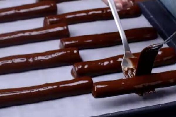ČOKOLADNI ŠTAPIĆI ZA VAŠE MALIŠANE: Priprema je i više nego JEDNOSTAVNA (RECEPT)