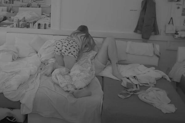 FILIP CAR DOKUSURIO DALILU VRELOM AKCIJOM! Ona se namestila na CILJANO MESTO, pa krenula da ga LOMI! Kakva akcija!