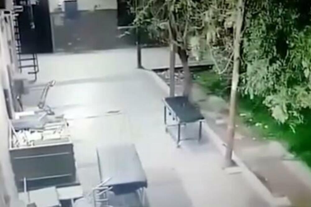 STOLOVI SE POMERAJU SAMI OD SEBE, KAMERA ZABELEŽILA SVE: Jeziv prizor u bolnici šokira! (VIDEO)