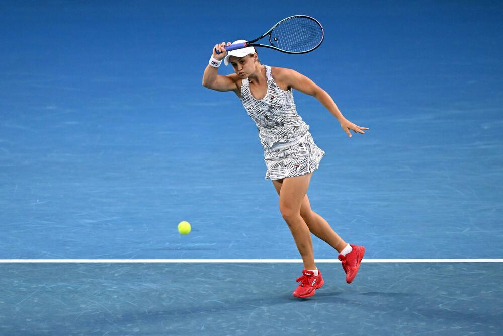 Ešli Barti udara lopticu