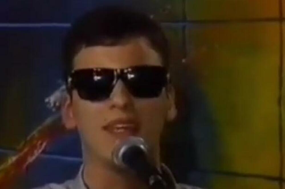 IMA BRATA BLIZANCA I KARIJERU PUNU HITOVA! Kao BEBA je oslepeo, a sada je isplivao SNIMAK sa početka: Znate ko je?