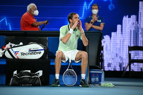 MEDVEDEV NASTAVLJA DA PRIGOVARA: Posle publike, nije ostao dužan ni još jednim akterima meča! (VIDEO)