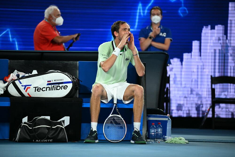 MEDVEDEV NASTAVLJA DA PRIGOVARA: Posle publike, nije ostao dužan ni još jednim akterima meča! (VIDEO)