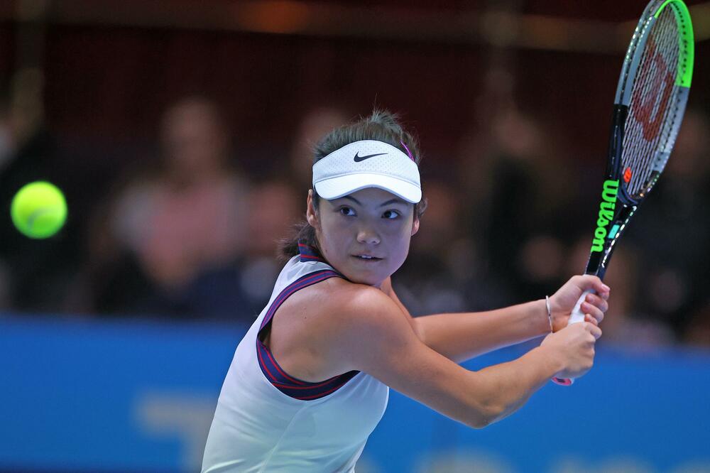 STIGLA UZNEMIRUJUĆA PORUKA! Radukanu izizvala pometnju u Britaniji zbog izbora novog trenera!