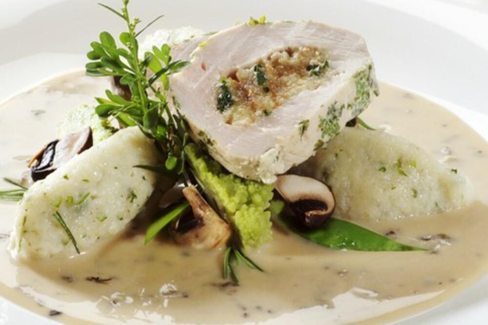 RECEPT ZA SOS OD ŠAMPINJONA KOJI USPEVA I POČETNICIMA: Savršeno ide uz TESTENINU i LOVAČKE ŠNICLE!