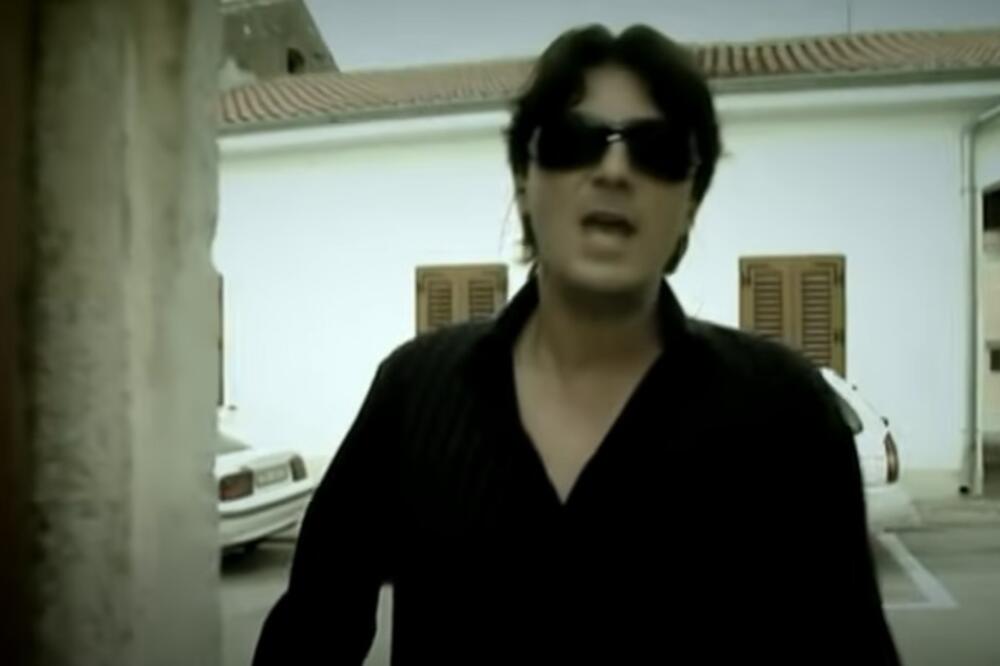 ŠUŠKALO SE DA JE PEVAČ ČOLIN VANBRAČNI SIN, ŽENE SU LUDELE ZA NJIM: A tek da vidite kako izgleda DANAS!