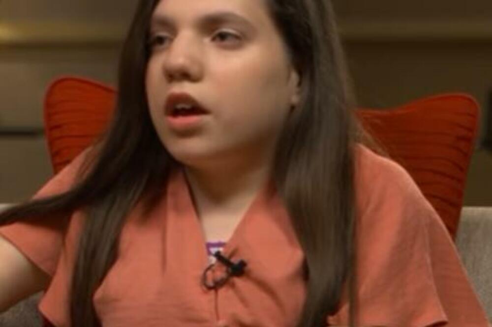 USVOJILI DEVOJČICU KOJA JE POKUŠALA DA IH UBIJE: IZGLEDA kao dete, a istina je mnogo JEZIVIJA (VIDEO)