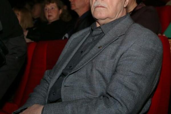 UMRO GLUMAC, UPRAVO JE JAVLJENO!