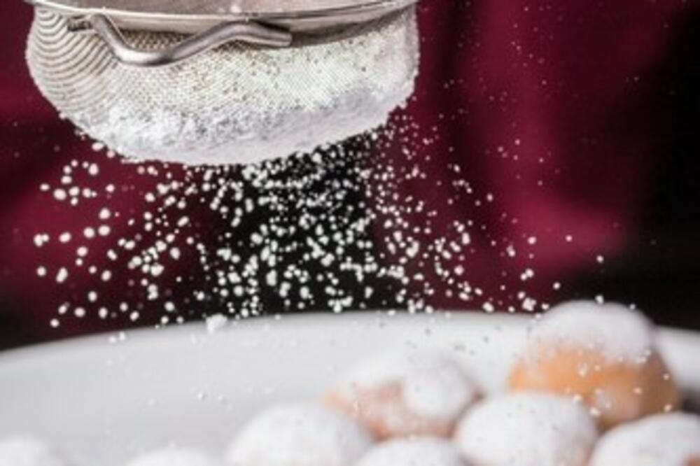 OVAKO SU BAKE PRIPREMALE OMILJENU POSLASTICU: Recept za VANILICE sa DŽEMOM vas neće IZNEVERITI!