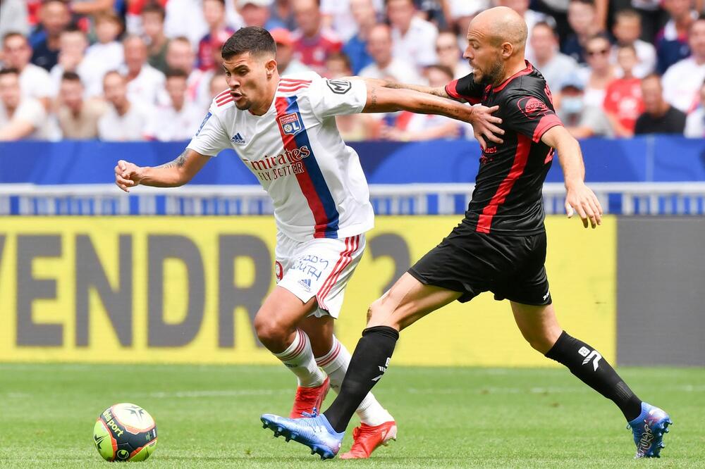 ON JE MILIONER, A OTAC MU I DALJE TAKSIRA I PONOSI SE NJIM: Nije probao KAP ALKOHOLA, skroz je posvećen fudbalu!