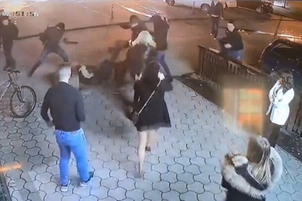 POJAVIO SE SNIMAK BRUTALNE TUČE U NOVOM SADU! Sin fudbalskog sudije završio u Urgentnom (VIDEO)