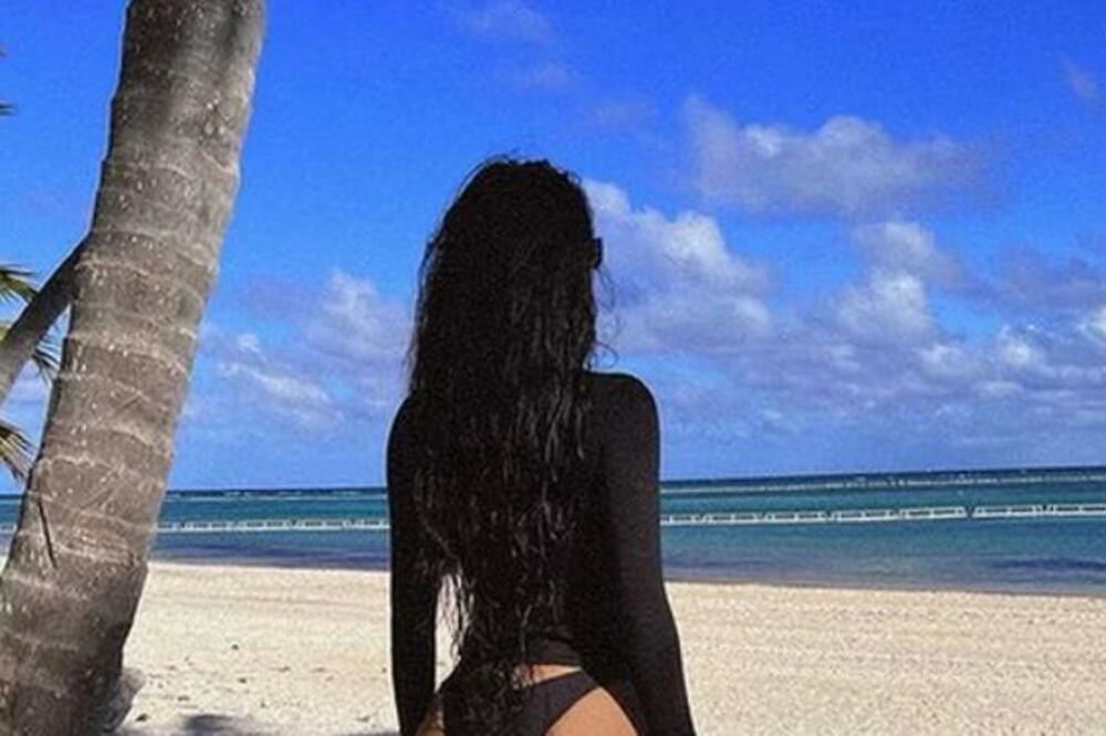 HIT OVOG LETA BIĆE KUPAĆI KOSTIMI KAKVE DO SADA NISMO VIĐALI: Deluju čudno, ali IH POZNATE DAME OBOŽAVAJU (FOTO)