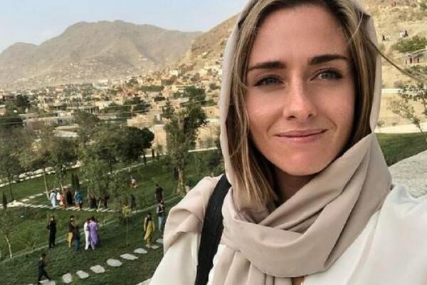 TRUDNA NOVOZELANDSKA NOVINARKA SE VRAĆA KUĆI! Vlada joj je KONAČNO ponudila mogućnost za povrataka u zemlju (FOTO)