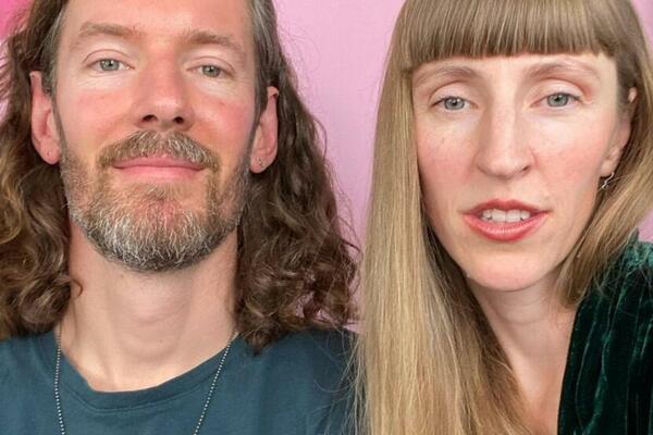 POKRENULI PODKAST NA KOM PUŠTAJU ZVUKOVE SVOJE INTIME! U DETALJE opisuju šta rade tokom VOĐENJA LJUBAVI (FOTO)