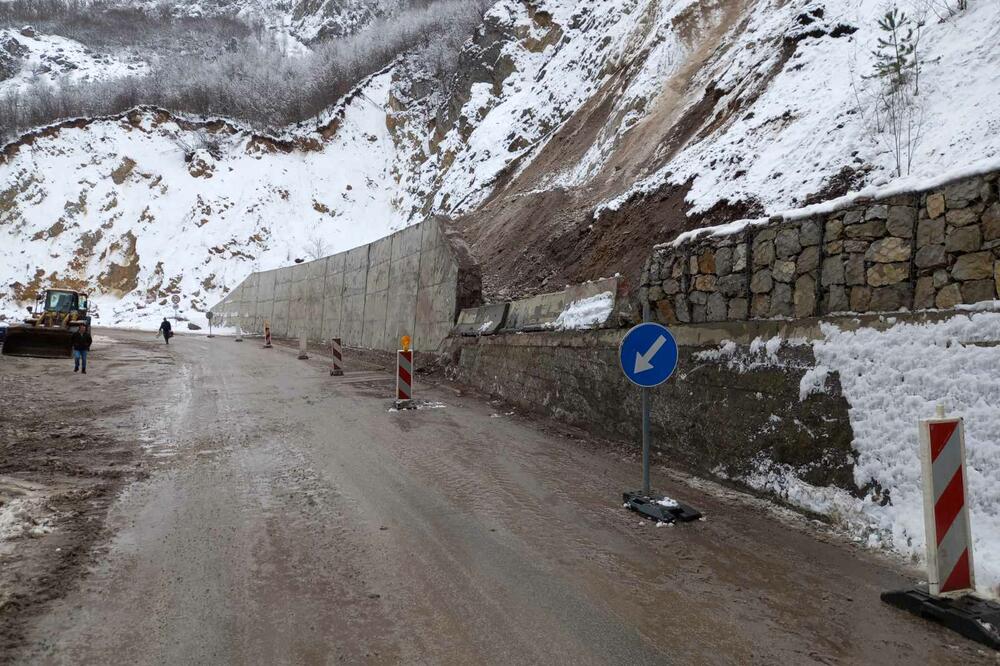 PAŽNJA! ZBOG ODRONA ZATVOREN OVAJ GRANIČNI PRELAZ: Vozite oprezno, povećan je rizik