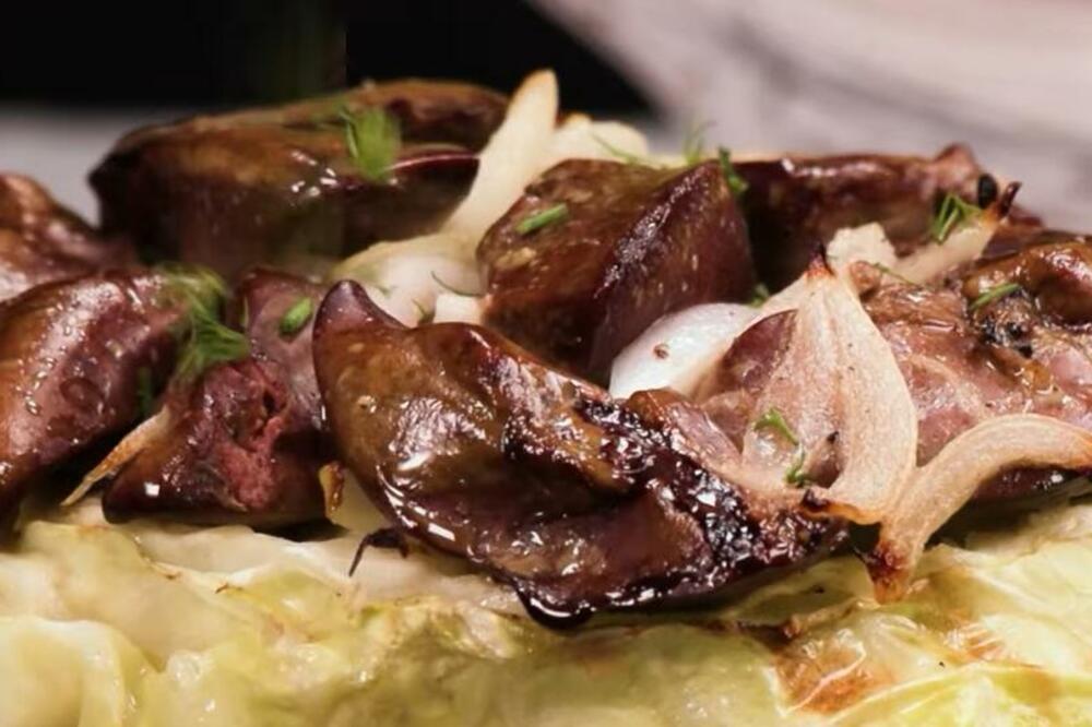 SLADOKUSNA PILEĆA DŽIGERICA NA KUPUSU: Meso se MARINIRA u BELOM VINU, rapsodija UKUSA U USTIMA (RECEPT)