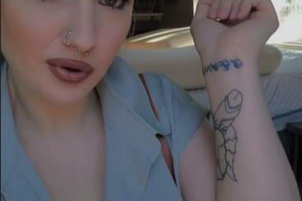 HTELA DA ISTETOVIRA RAKUNA, A NA RUCI JOJ OSVANUO "MUŠKI PONOS": Tetovaža koja će vas OBRISATI! (VIDEO)