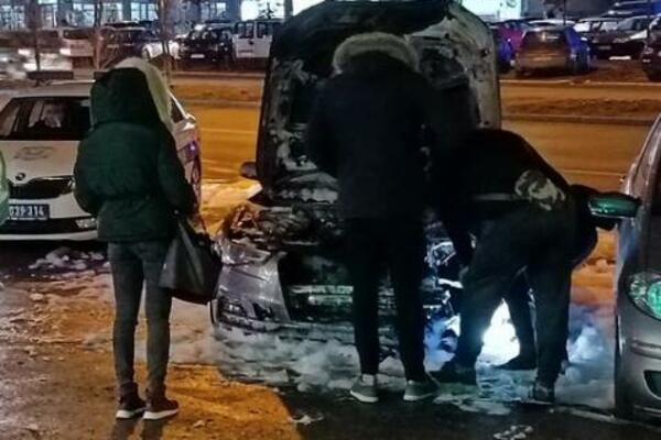 ZAPALIO SE AUTOMOBIL U NOVOM SADU! Od njega ništa nije ostalo (FOTO)