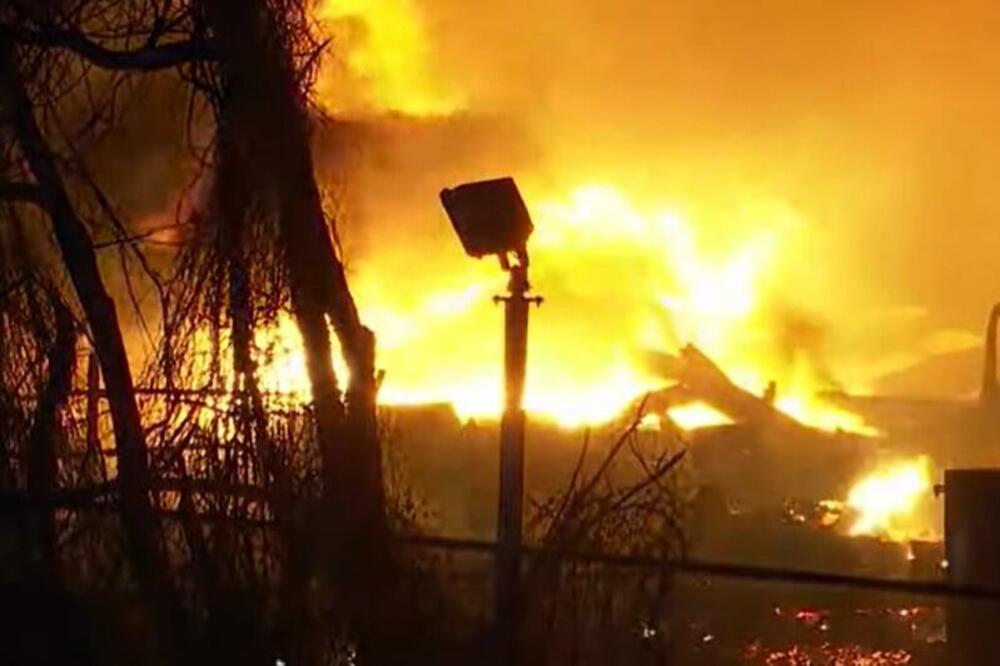 EVAKUISANO 6.500 LJUDI ZBOG POŽARA! Gori fabrika đubriva, moguća i EKSPLOZIJA (VIDEO)