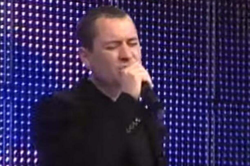 ON JE SIN POKOJNOG FOLK PEVAČA: Naprasno nestao sa scene, u javnosti ga DUGO NIJE BILO, promenio se! (FOTO)