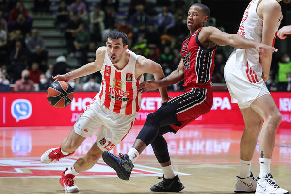 POSLE SILOVITOG ZAKUCAVANJA, DOBRIĆ IZVEO MAGIJU "A LA STEF KARI": Koš se nije računao... (VIDEO)