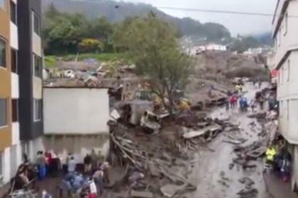 STRAHOVITE POPLAVE U INDIJI ODNOSE ŽIVOTE: Zasad najmanje 25 mrtvih