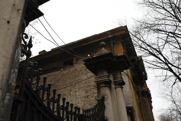 GODINAMA SU SLUŠALI ČUDNE ZVUKOVE SA TAVANA: Kada su POPELI nisu mogli da VERUJU šta su ZATEKLI (VIDEO)