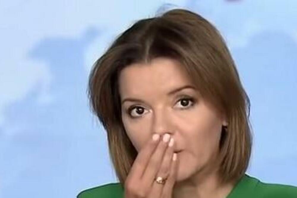 ISPALO JOJ U PROGRAMU UŽIVO, ODMAH SE UHVATILA ZA TO: Drži i ne pušta, NEĆETE MOĆI ZABORAVITI (FOTO)