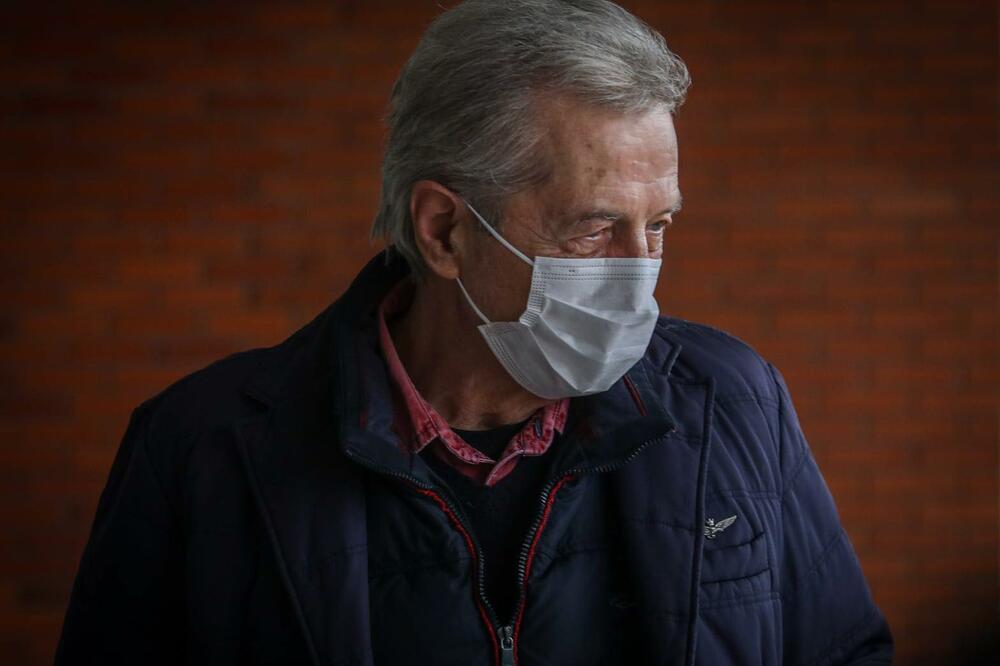 MIROSLAV ILIĆ NASMEJAN IZAŠAO IZ PALATE PRAVDE POSLE UTVRĐIVANJA OČINSTVA: Svedoci četiri sata davali izjave!