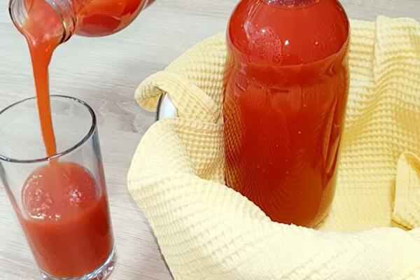 DOMAĆI PARADAJZ SOS PO STAROM RECEPTU: Sprema se bez JEDNOG SASTOJKA, domaćice za ovo NISU ČULE (RECEPT)