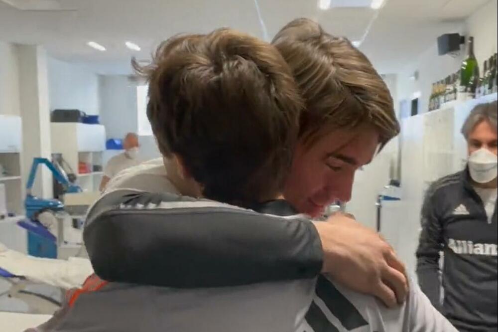 SUSRET KOJI JE IZAZVAO DOSTA EMOCIJA! Vlahović u zagrlaju starog dobro poznatog prijatelja! (VIDEO/FOTO)
