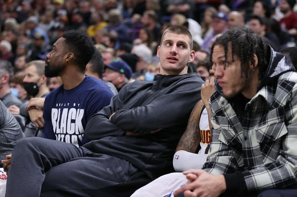 BLAM! Umrećete od smeha kada čujete kako Jokića zove majka saigrača!