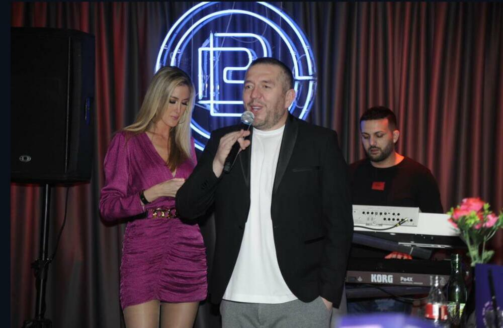 Ćemo je bio potpuno zbunjen, te nije znao gde udara, a emocije su ga savladale