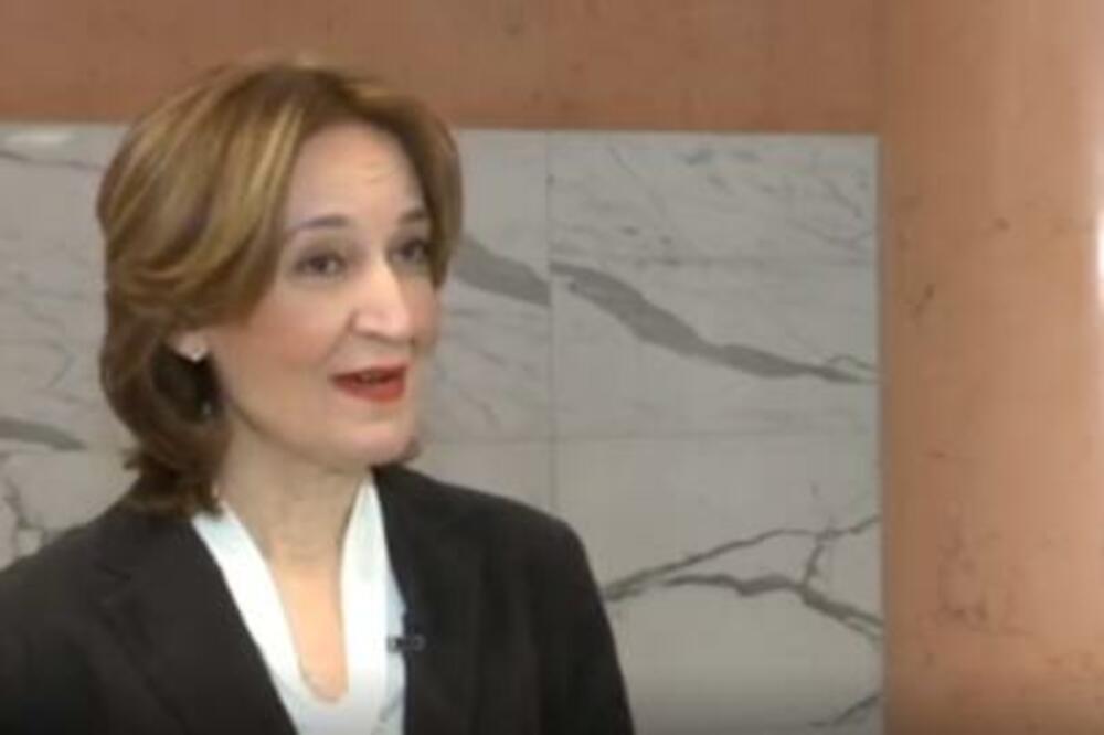 LJUBICA JE 1992. UPISALA PRAVNI, A DIPLOMIRALA JE U NOVEMBRU PROŠLE GODINE: Sada ima troje dece i pravi im je UZOR!