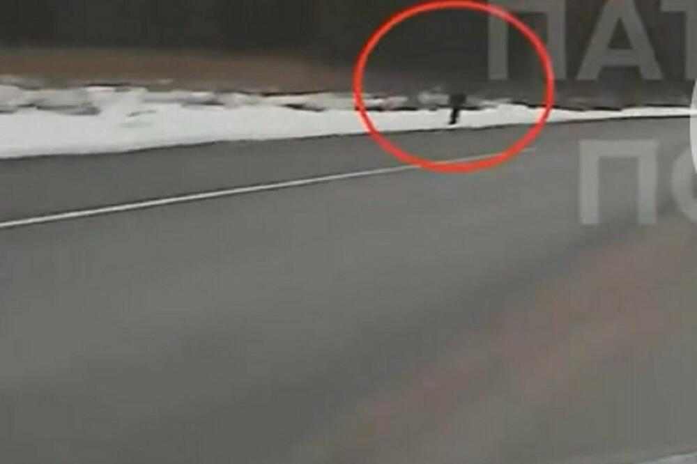 DEČAK (8) PRONAĐEN KRAJ PUTA U JEZIVOM STANJU! Krenuo u potragu za MAJKOM (VIDEO)