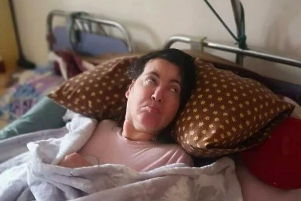 ELMINA JE 11 GODINA U BUDNOJ KOMI! Od tada je operisana više od 20 puta, suprug brine o njoj i MOLI ZA POMOĆ
