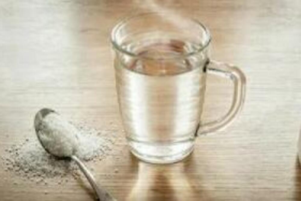 ISPRAVKA: Čaša vode, sirćeta i soli ne može otkriti i ukloniti "negativnu energiju"