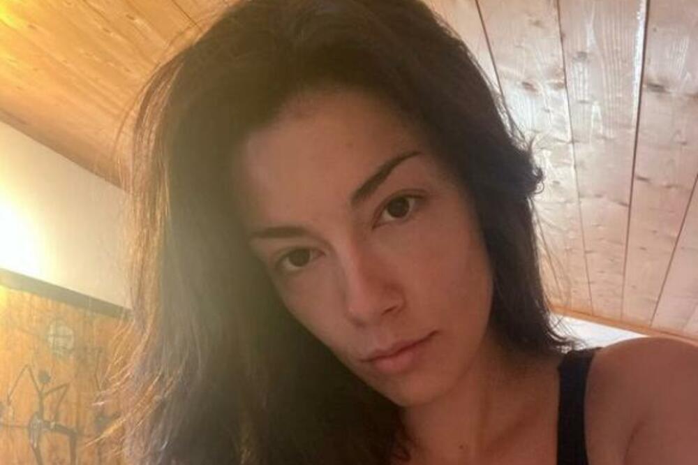 HRVATICA POZIRALA GOLA, NA OVU GUZU JE NEMOGUĆE OSTATI SUZDRŽAN: Svi gledaju u NJENE TANGICE (FOTO)